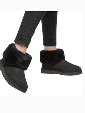 Ugg mini puff Black Shearling-Lined Women's Slipper Boots size 8